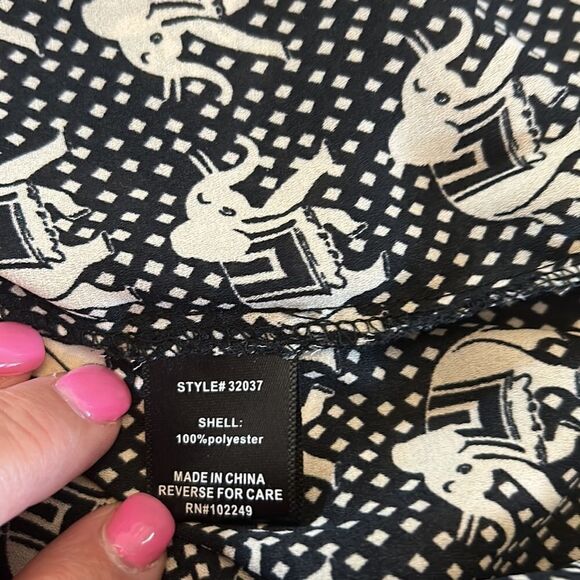 Pixley black tan elephant patterned long rollable sleeve blouse Size S - Picture 9 of 9